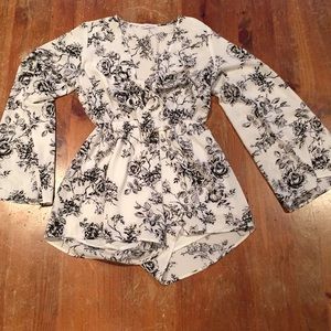 Dainty Hooligan Black/White Floral Romper Size: S